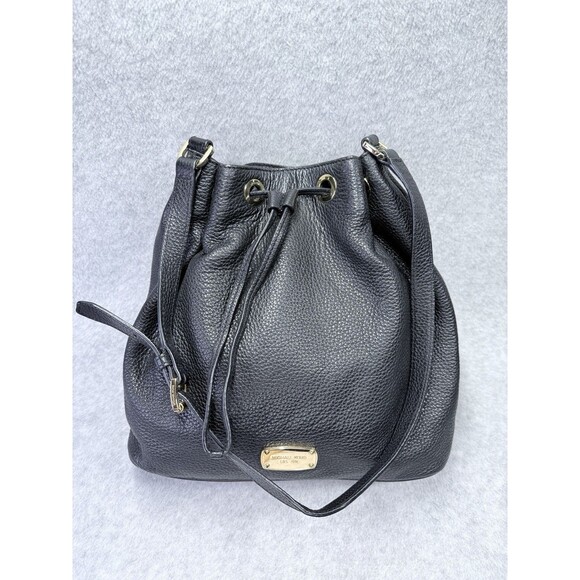 MICHAEL KORS Womens Black Leather Purse Drawstring Bucket Hobo Bag Gold Hardware - Picture 1 of 13